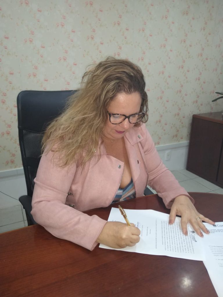 Presidente do Coren-PE assina protocolo de pedido de impugnação do concurso público da Prefeitura de Chã Grande
